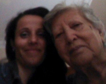 La abuela Chicha con su nieta Clara