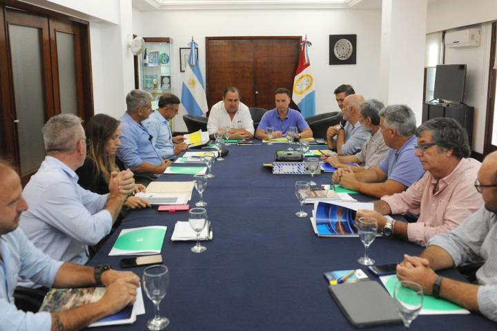 El intendente de Santa Fe, Juan Pablo Poletti, y el ministro de Obras Públicas de la provincia, Lisandro Enrico, se reunieron en el Palacio Municipal..