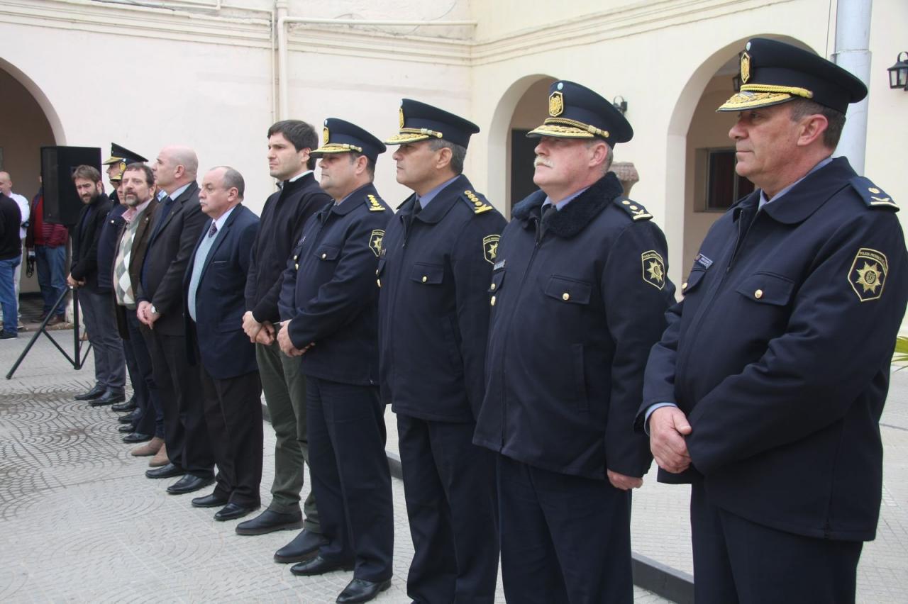 El ministro de Seguridad y los nuevos jefes policiales.