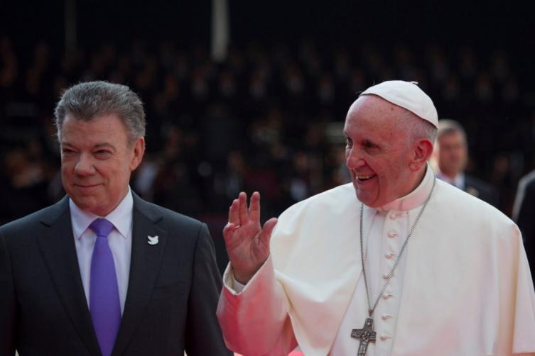 El presidente Juan Manuel Santos y Francisco.