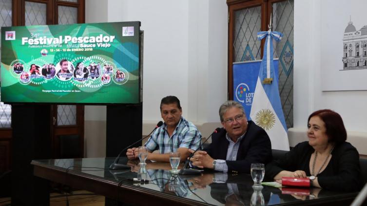 Uliambre, Fascendini y González en la presentación.