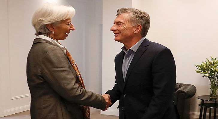 Christine Lagarde y Mauricio Macri sellan el acuerdo.