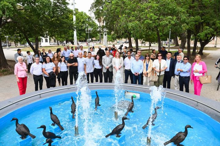 La Fuente con Biguás ya luce de nuevo en la Plaza 25 de Mayo