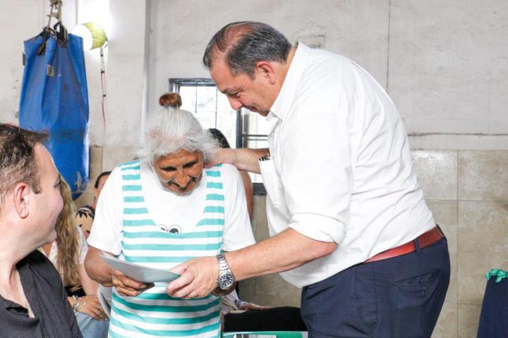 La emoción de una vecina: “Tengo mi nombre en la escritura”