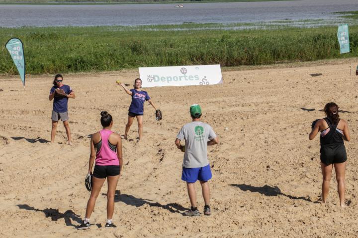 Poletti inauguró la temporada de deportes en las playas 