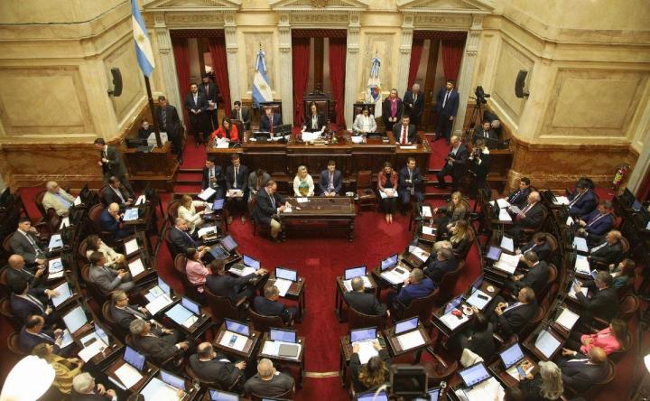 Senadores festejan la llegada del 2025: cobrarán $9.000.000