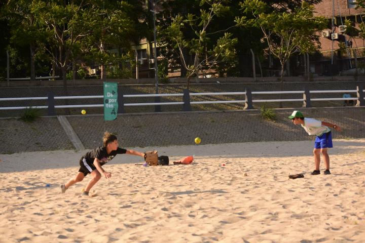 Arrancaron las jornadas deportivas en playas y parques