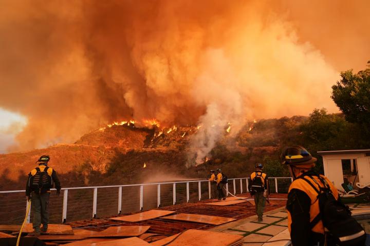 Incendios en Los Ángeles: 24 muertos y 180 mil evacuados