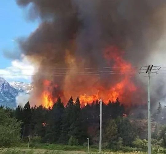 Feroz incendio en Epuyén 