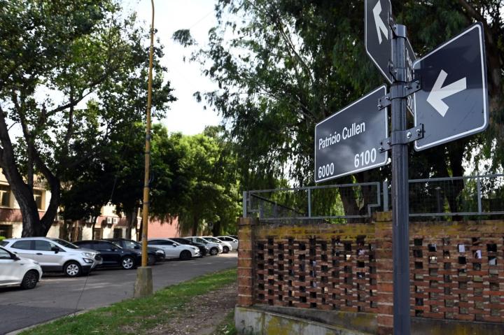 Por el manda peatones una calle cambia de sentido