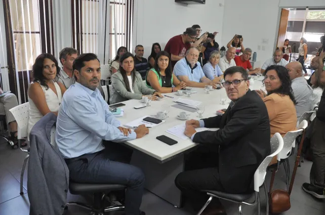 Paritarias lentas en Santa Fe: los convocan tras el receso invernal