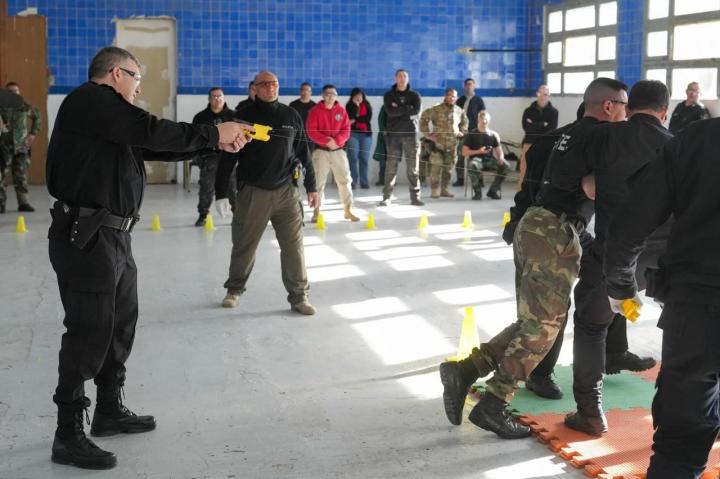 Debutan las pistolas Taser en la provincia de Santa Fe