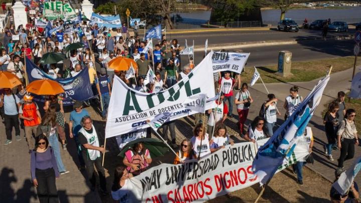 Docentes universitarios paran otros dos días