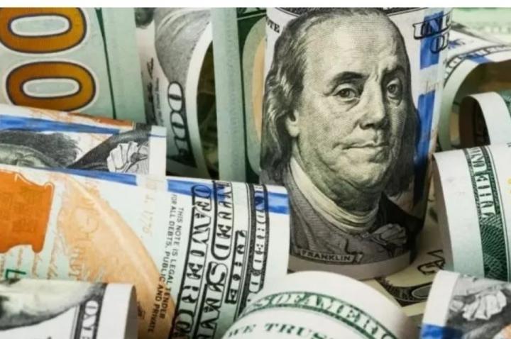 El dólar se recalentó: rozó los $1.400 y es récord