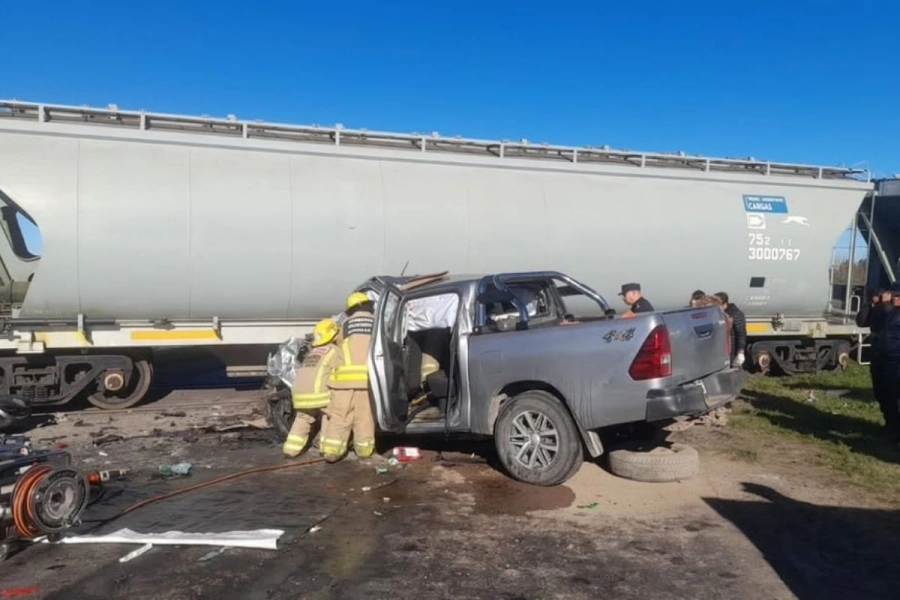 Iban a pescar y chocaron un tren: hay tres amigos muertos