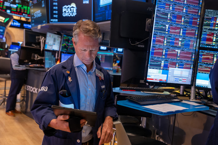 Lunes rojo: se derrumban las acciones y salta el riesgo país