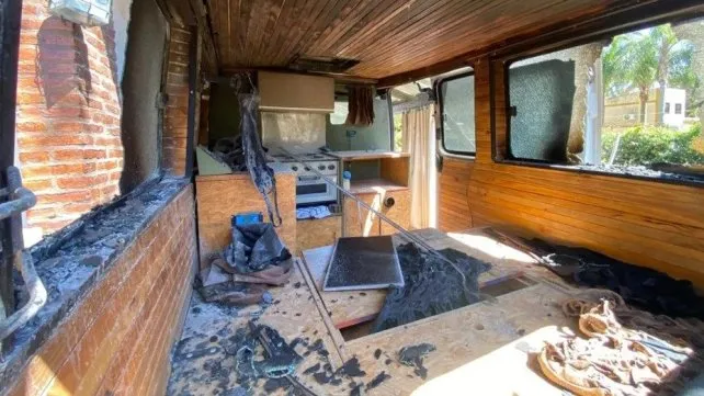 Destrucción total en Villa California: quemaron un motorhome 
