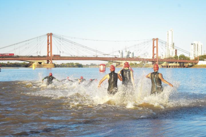 Jadar 2025: la costanera santafesina vibró con el triatlón