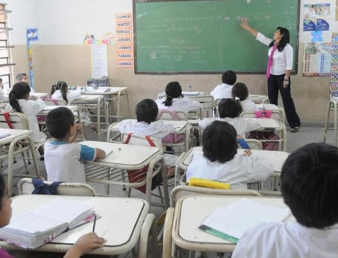 Pagan el presentismo a los docentes santafesinos