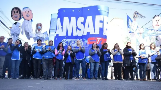 Gestión Pullaro: los maestros perdieron el 28,62% salarial