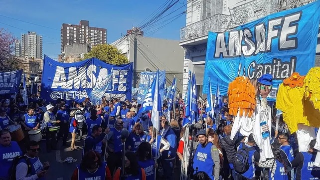 Los docentes de Santa Fe vuelven a pagar Ganancias