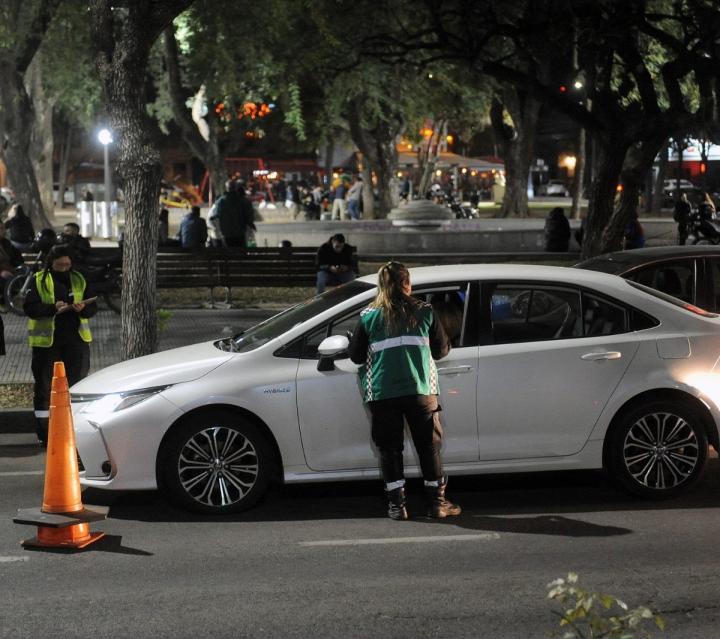 Un clásico de los fines de semana: retienen autos y motos 