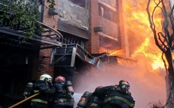 Explosión e incendio en Caballito por un escape de gas