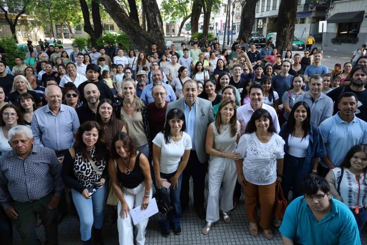 Más de 300 vecinos recibieron certificados de capacitación 