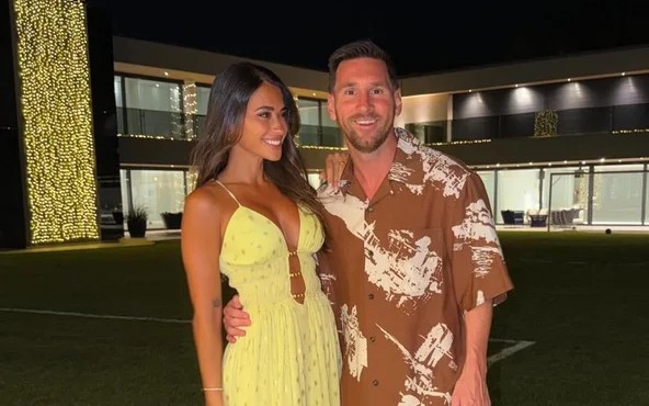 El look de Messi y Antonela Roccuzzo para Nochebuena