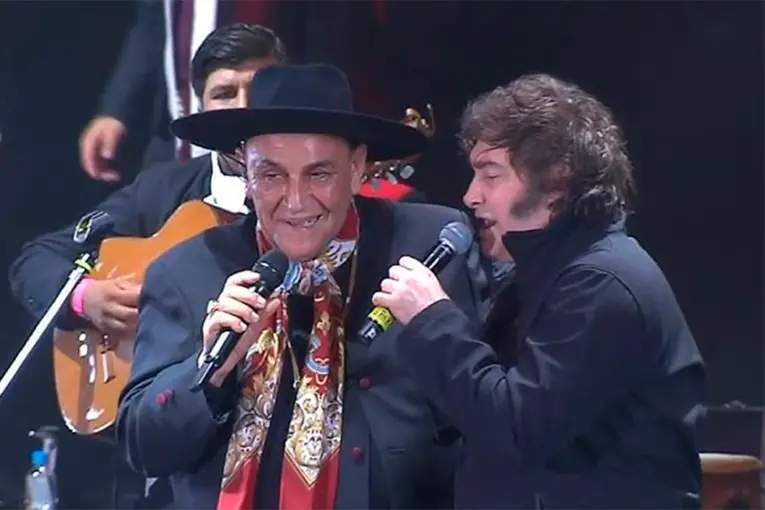 Milei cantó “Amor Salvaje” con el Chaqueño Palavecino 