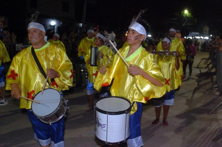 Trajes, murgas y desfiles, en la primera noche de los Carnabarriales