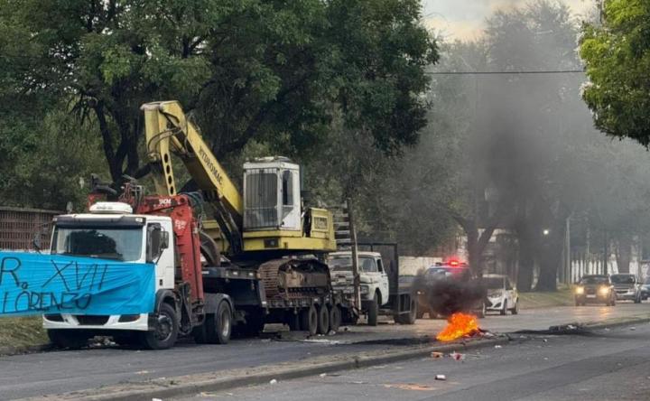 Sigue la protesta policial y el “sirenazo”  en la Jefatura de Rosario