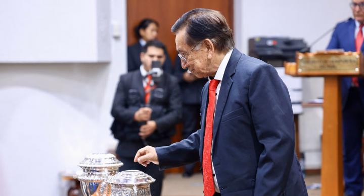 “A rey muerto, rey puesto”: Perú tiene nuevo presidente