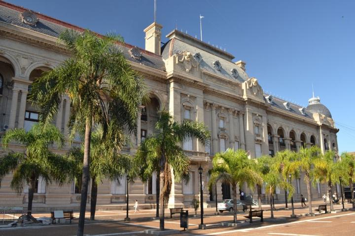 Pagan sueldos y complementos a estatales y docentes