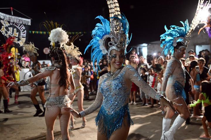 Los Carnabarriales dejaron su impronta en la ciudad