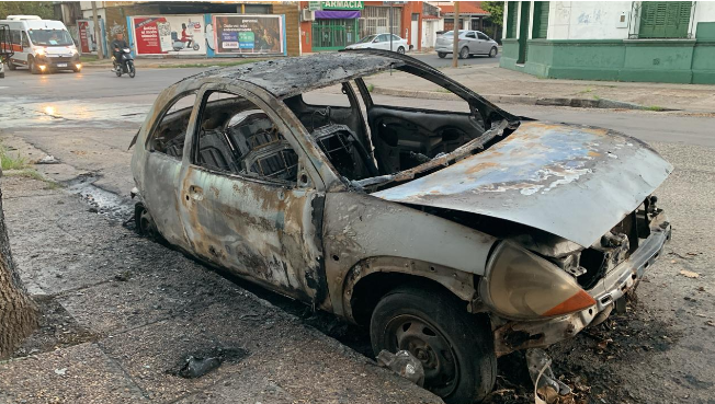 Los quemacoches nunca se fueron de Santa Fe