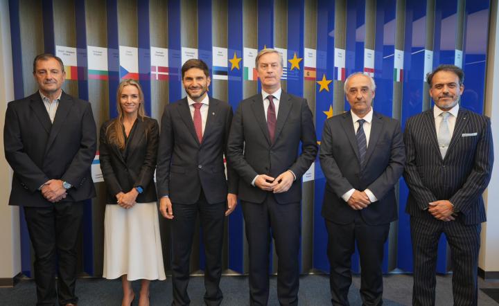 Pullaro se reunió con el embajador de la Unión Europea