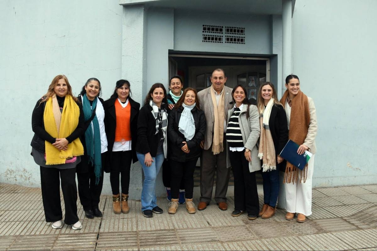 Más escuelas con veredas nuevas en la ciudad de Santa Fe 