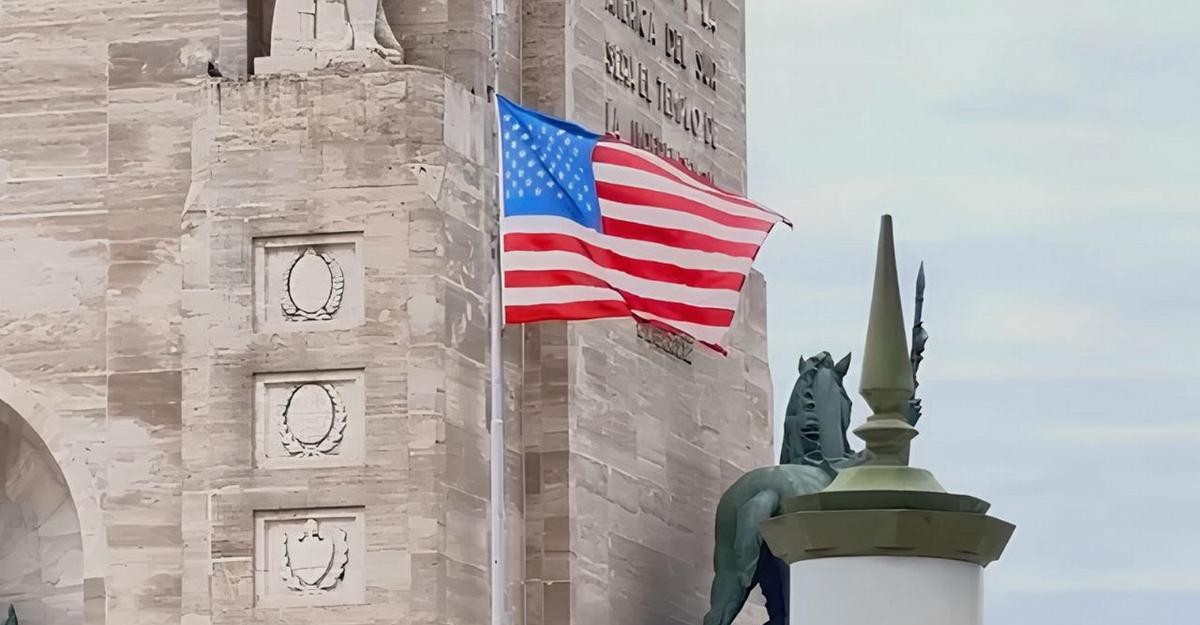 Quieren que no se icen más banderas extranjeras en el Monumento