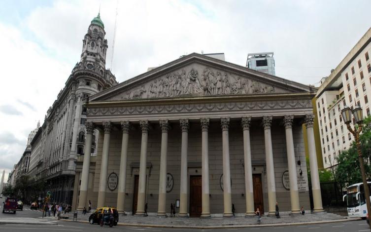 La Catedral Metropolotina es la principal sede de la Iglesia Católica de la Argentina.