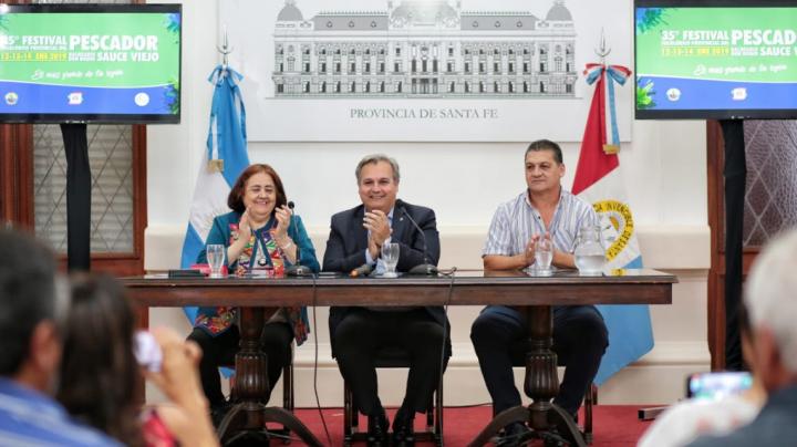 González, Farías y Uliambre, durante la presentación en Casa de Gobierno.