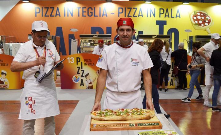 Diego Dávila Gasco, en los minutos previos a presentar su pizza al gran jurado. 