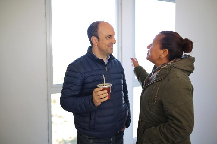 El intendente recorrió el sector donde se levantan las nuevas casas.