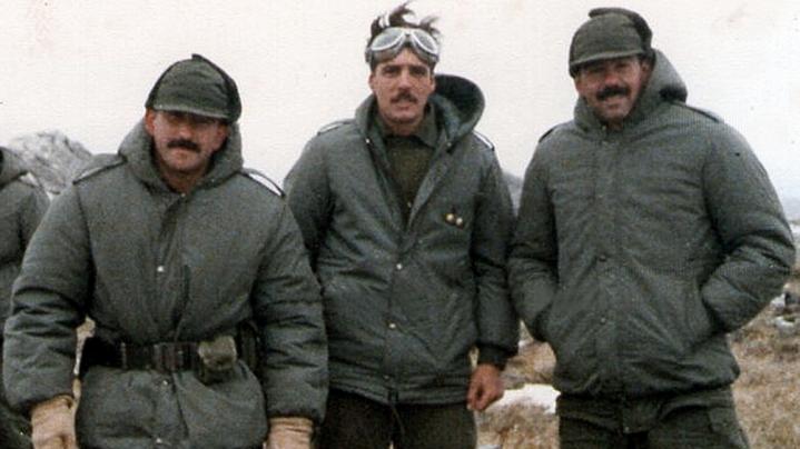 Juan Domingo Baldini en Malvinas (el primero a la izquierda). 