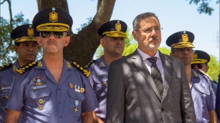 Víctor Sarnaglia, a la derecha del ministro de Seguridad.