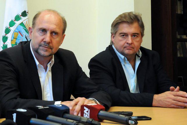 Reforma. Omar Perotti y Roberto Mirabella sugirieron suspender las Paso en 2021. 