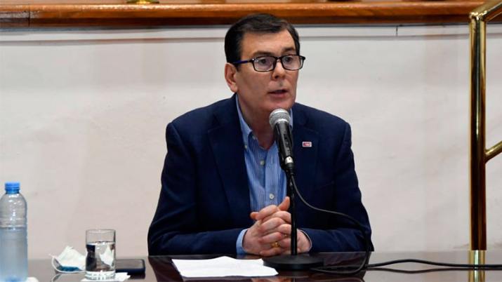 El mandatario santiagueño anunció la suba de sueldos para los empleados públicos.