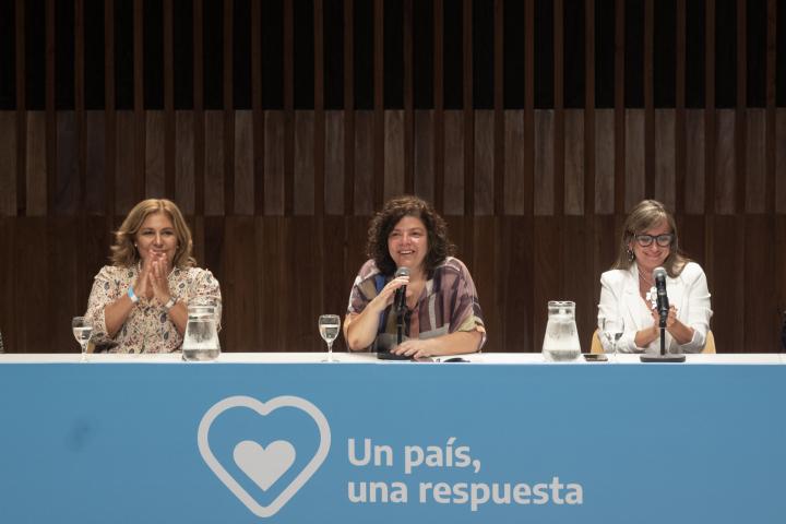 Sonia Martorano y Carla Vizotti en el panel “Respuesta del sistema de salud argentino”.