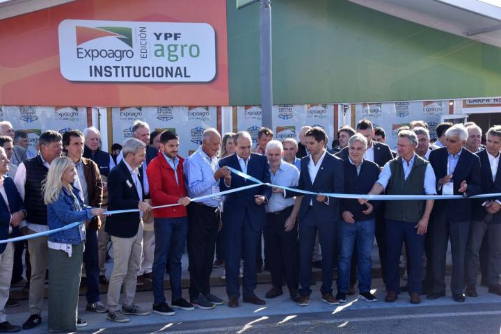 Pullaro inauguró el stand de Santa Fe en la Expoagro.