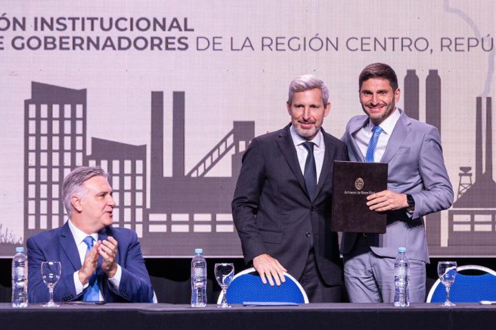 Llaryora, Frigerio y Pullaro (de izquierda a derecha) durante el encuentro de la Región Centro.